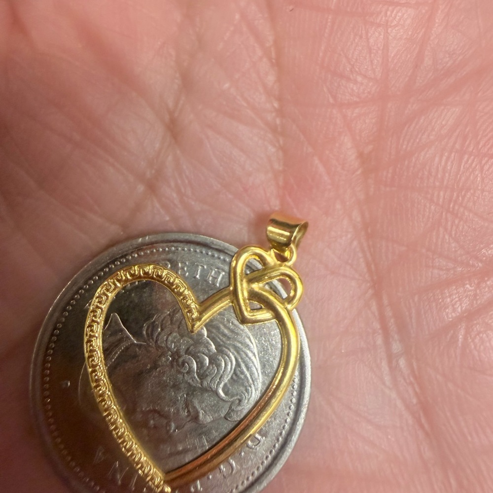 18K / 750 Gold/ AU Heart Knot Pendant Necklace set lightweight and Hallow type